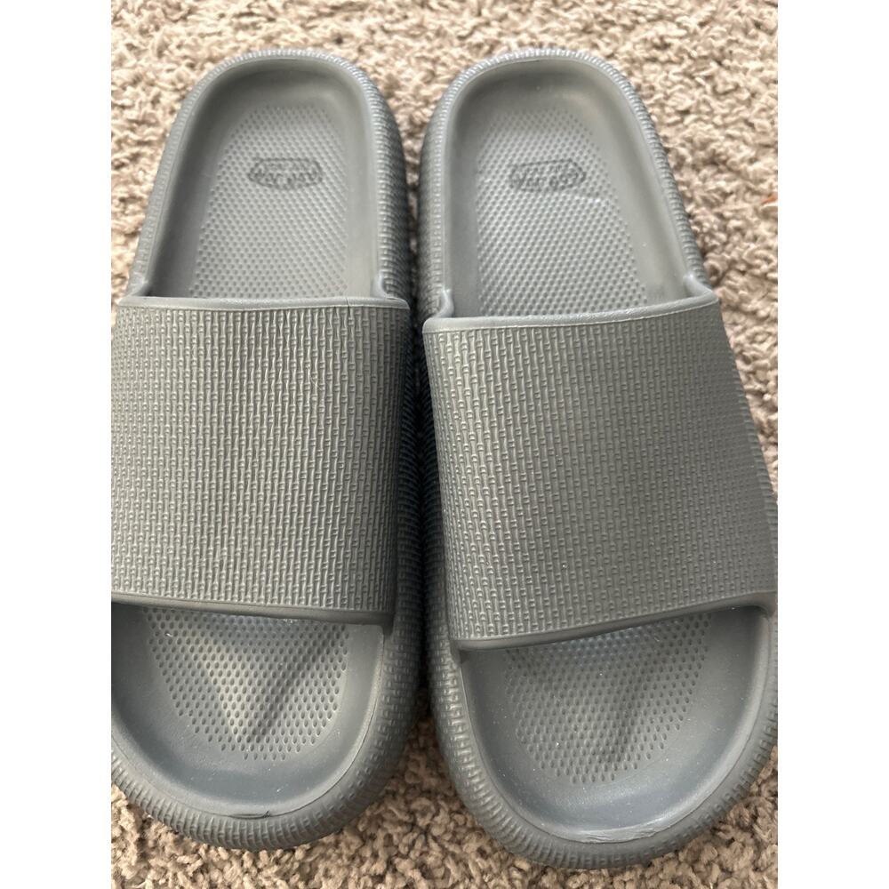 Ron Jon Surf Ship Sandals (size 10)